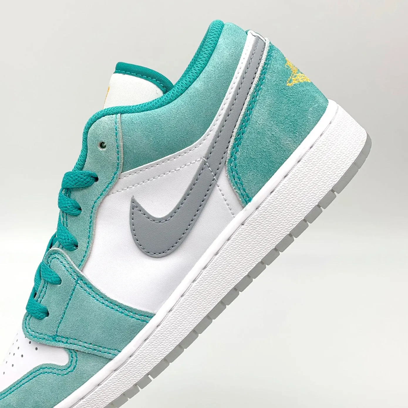 Jordan 1 Low SE New Emerald